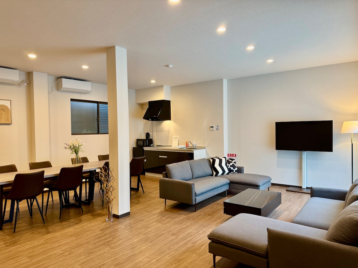 【190㎡の一軒家を貸し切り】USJアクセス良好/JR野田駅徒歩5分/最大14名/9ベッド　102