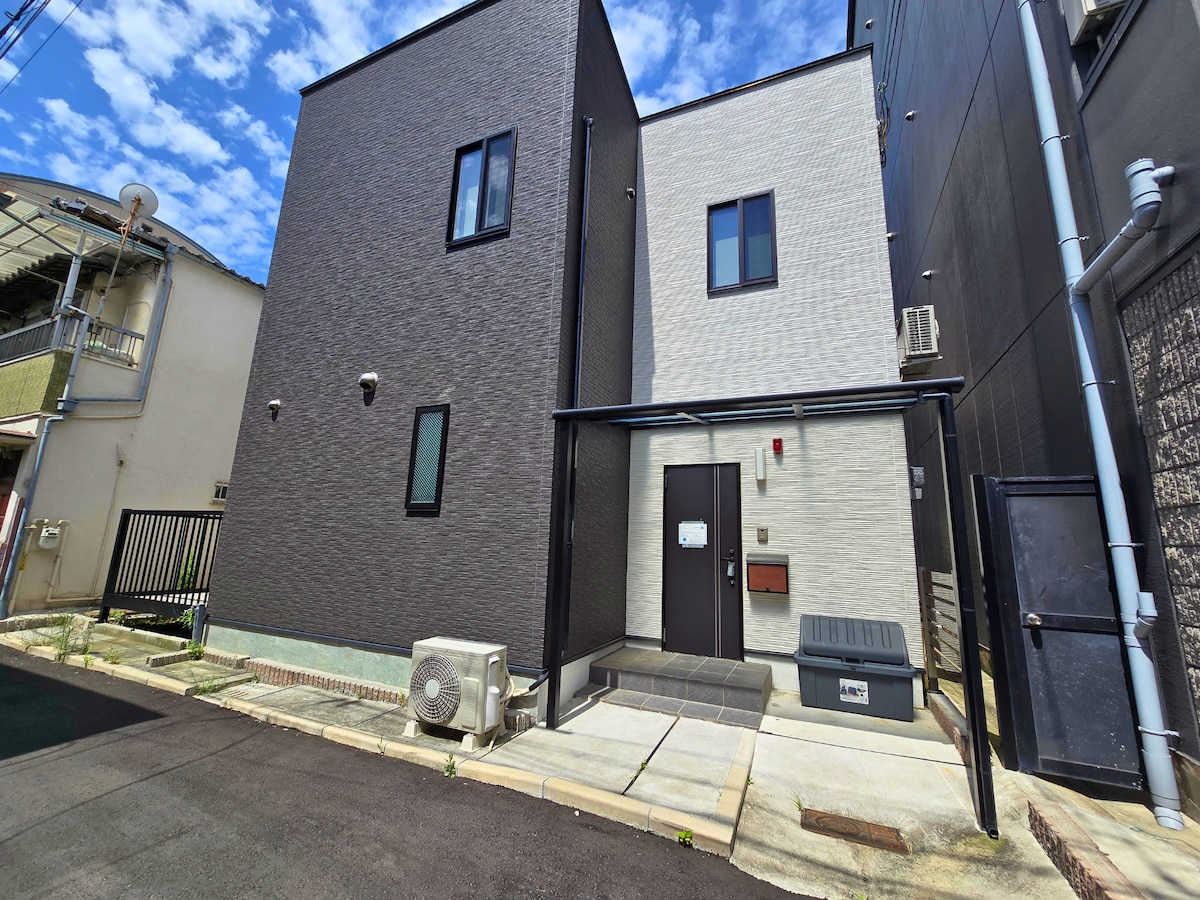 【新築/最大11名】岸里玉出駅1分！関空40分・一棟貸切85㎡の広々デザイナーズ空間